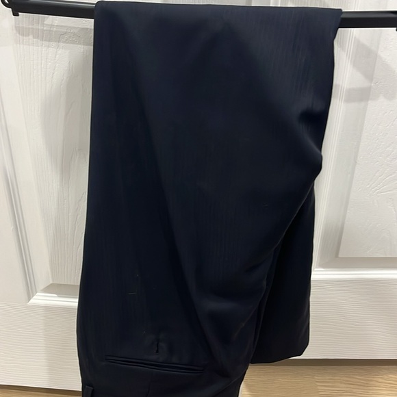 Calvin klein. Full suit dark blue with subtle stripes. Pants 32, 32 and suit 38r - Picture 2 of 5